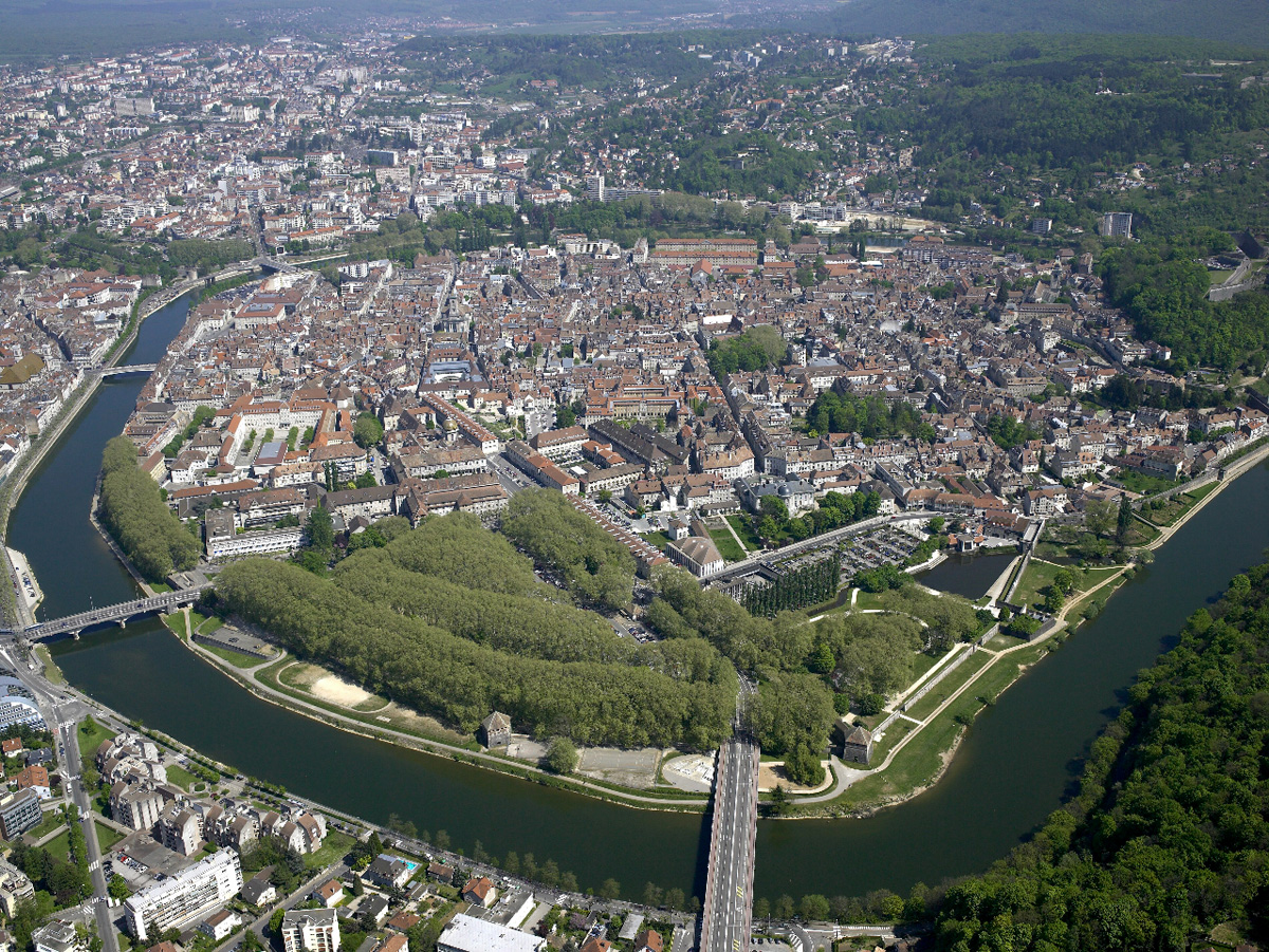 Vue aerienne de la ville de Besançon