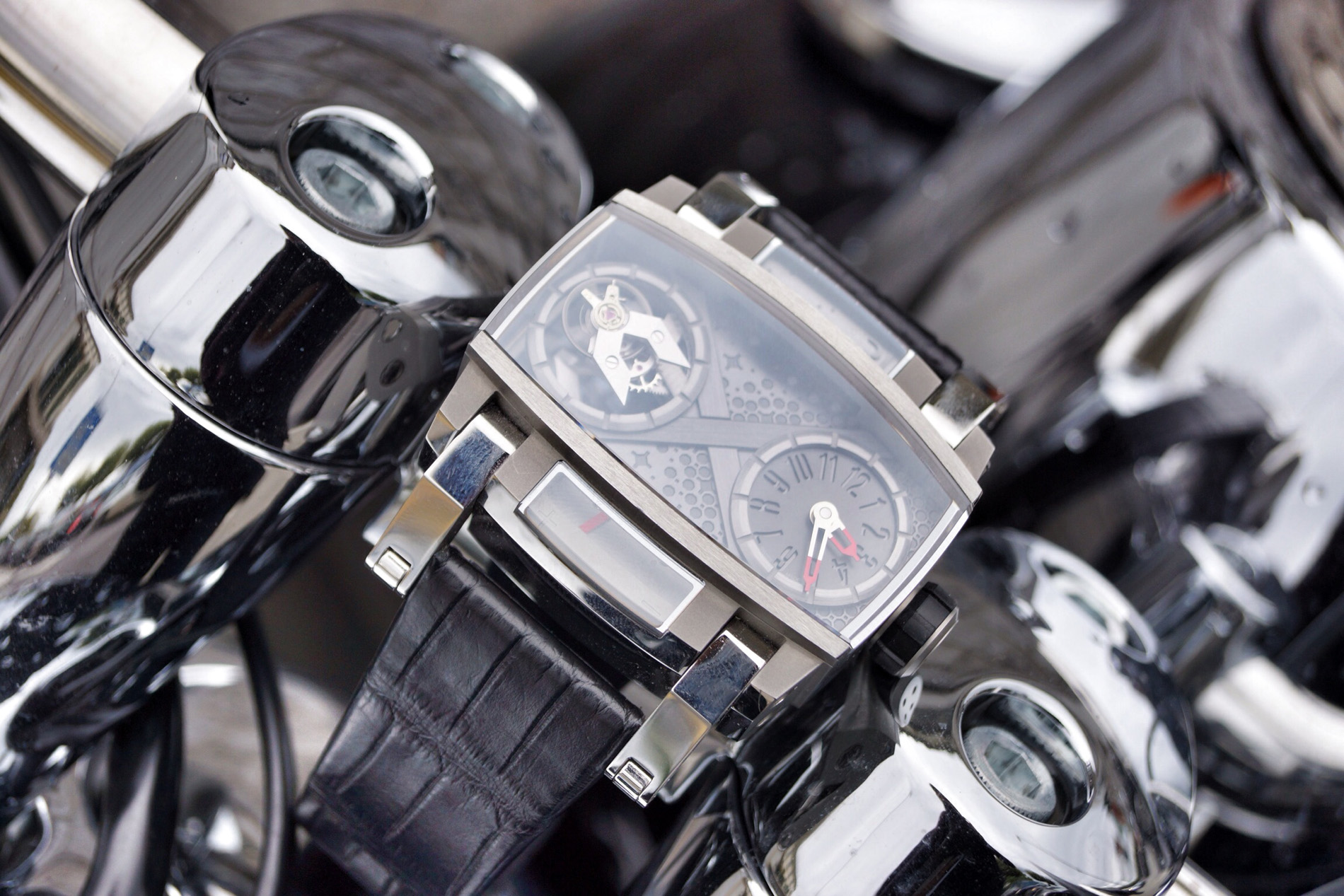 RJ-Romain Jerome Moon Orbiter