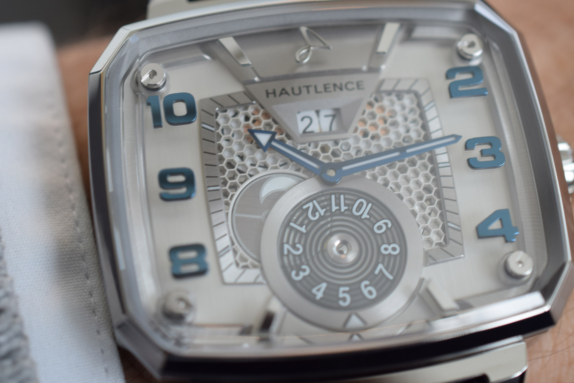 Hautlence Destination 02 - Le Cadran