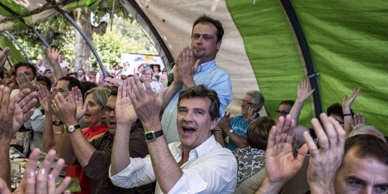 Arnaud Montebourg avec la March LA.B AM2 au poignet !