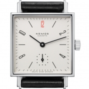 Nomos Glasshutte Tetra Fuer Ärzte ohne Grenzen